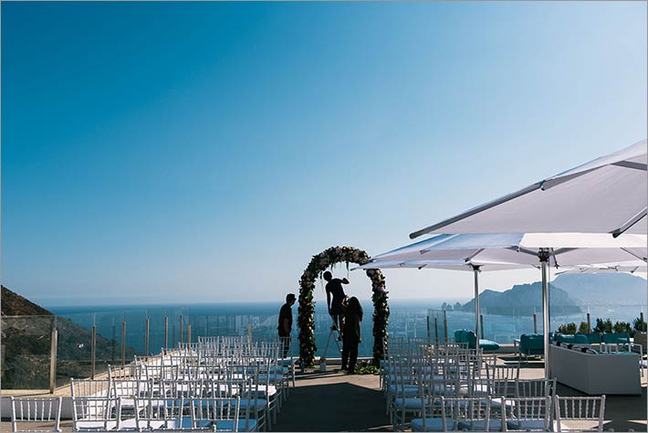 amalfi-coast-ceremony_overlooking_capri_island