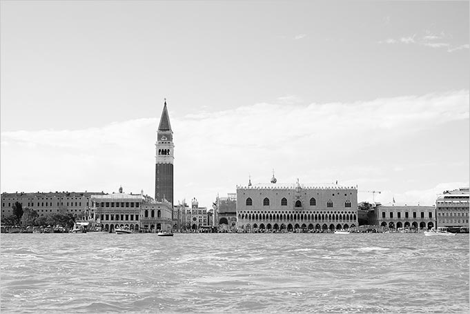 elope-in-venice