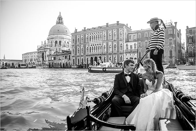 elope wedding ceremony on a Venetian Gondola