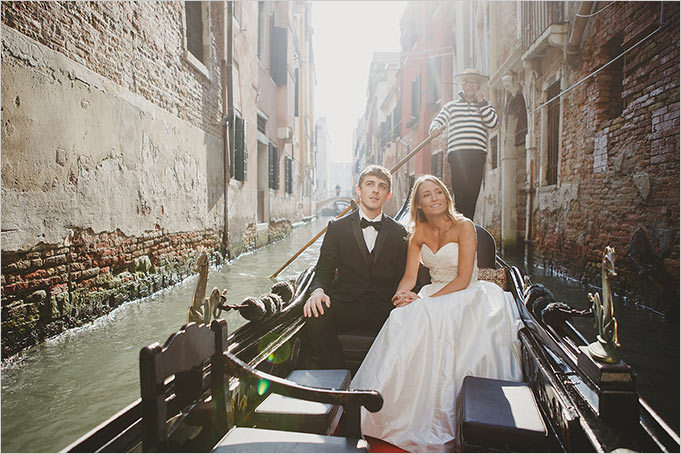 elope wedding ceremony on a Venetian Gondola