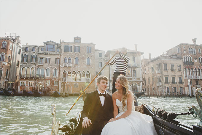 elope wedding ceremony on a Venetian Gondola