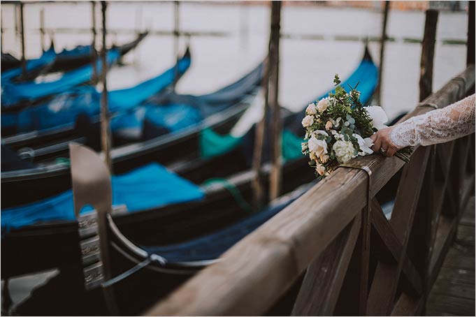 romantic wedding in Venice at sunrise