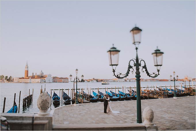 romantic wedding in Venice at sunrise