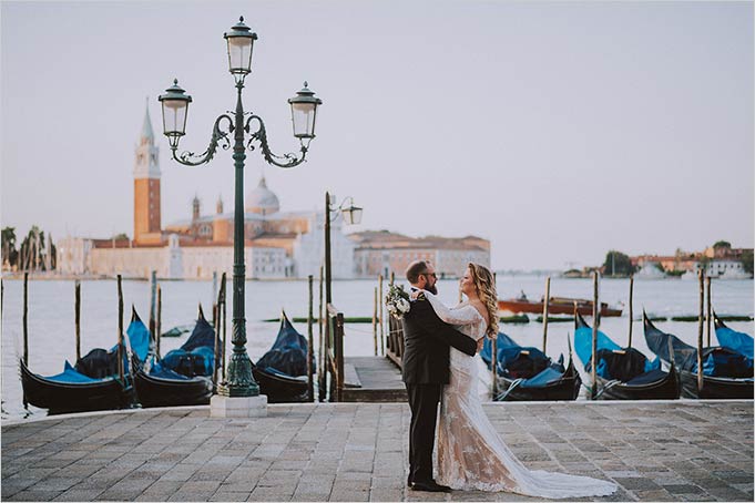romantic wedding in Venice at sunrise