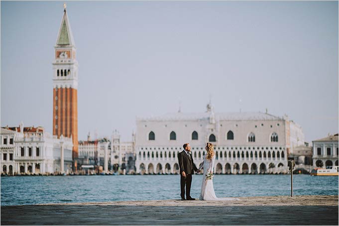 romantic wedding in Venice at sunrise