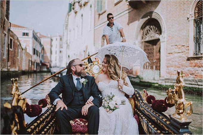 romantic wedding in Venice at sunrise