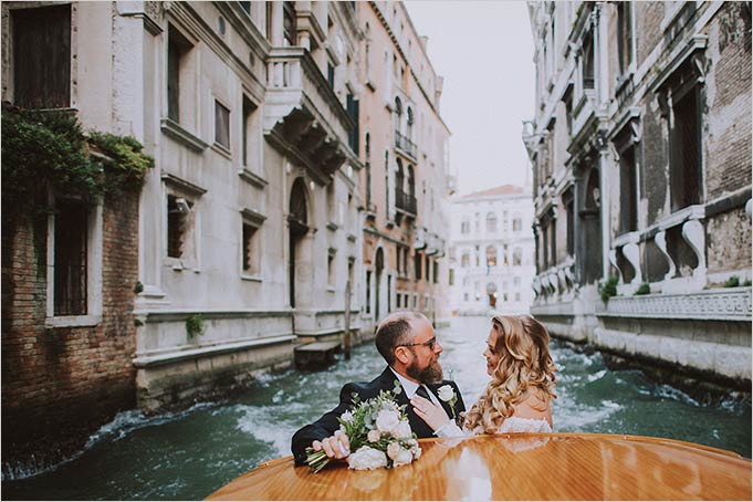 romantic wedding in Venice at sunrise