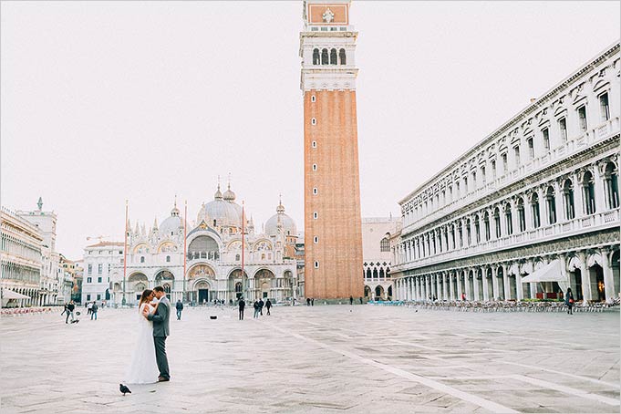 wedding in Venice at sunrise