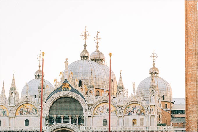 wedding in Venice at sunrise