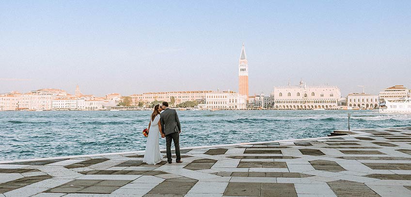 wedding in Venice at sunrise