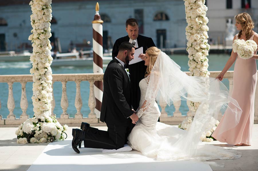 Seaside wedding ceremony in Venice