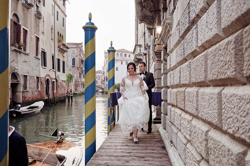 getting ready in Venice at night