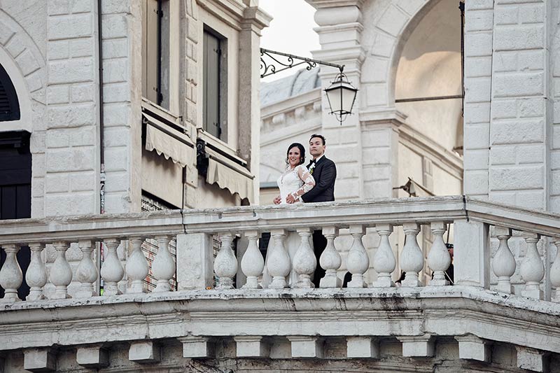 Discover Venice at sunrise through a photo shooting