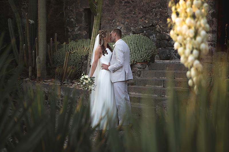 Wedding at Botanical Garden of Acitrezza in Sicily