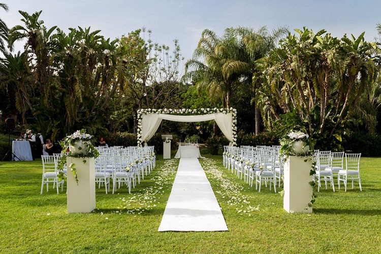 Outdoor ceremony at Villa La Limoniaia, Sicily