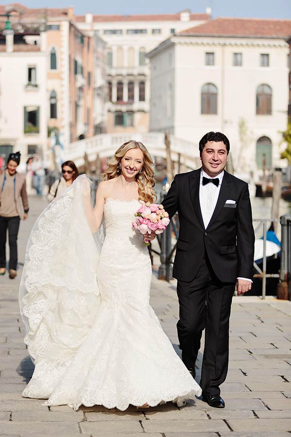 Romantic photo-shoot before the ceremony