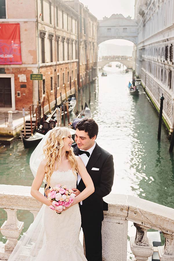 Romantic photo-shoot before the ceremony