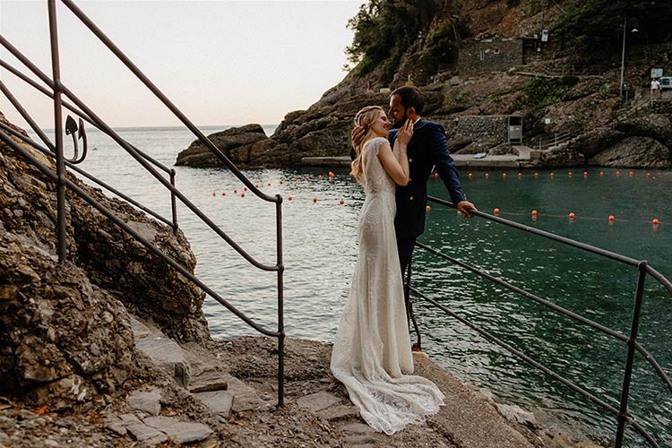 Wedding photos by the seashore