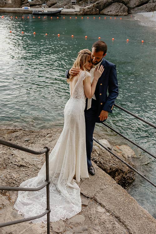 Wedding photos by the seashore