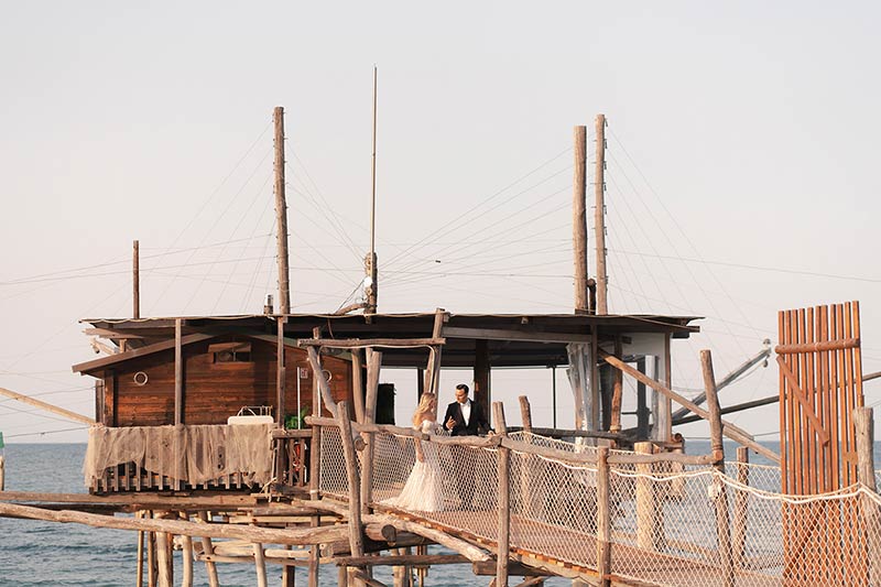 wedding photo session on a real trabocco in Abruzzo