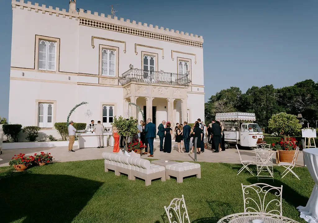 wedding-in-taormina_03 Sicilian villa wedding reception in Taormina with historic architecture and garden setting