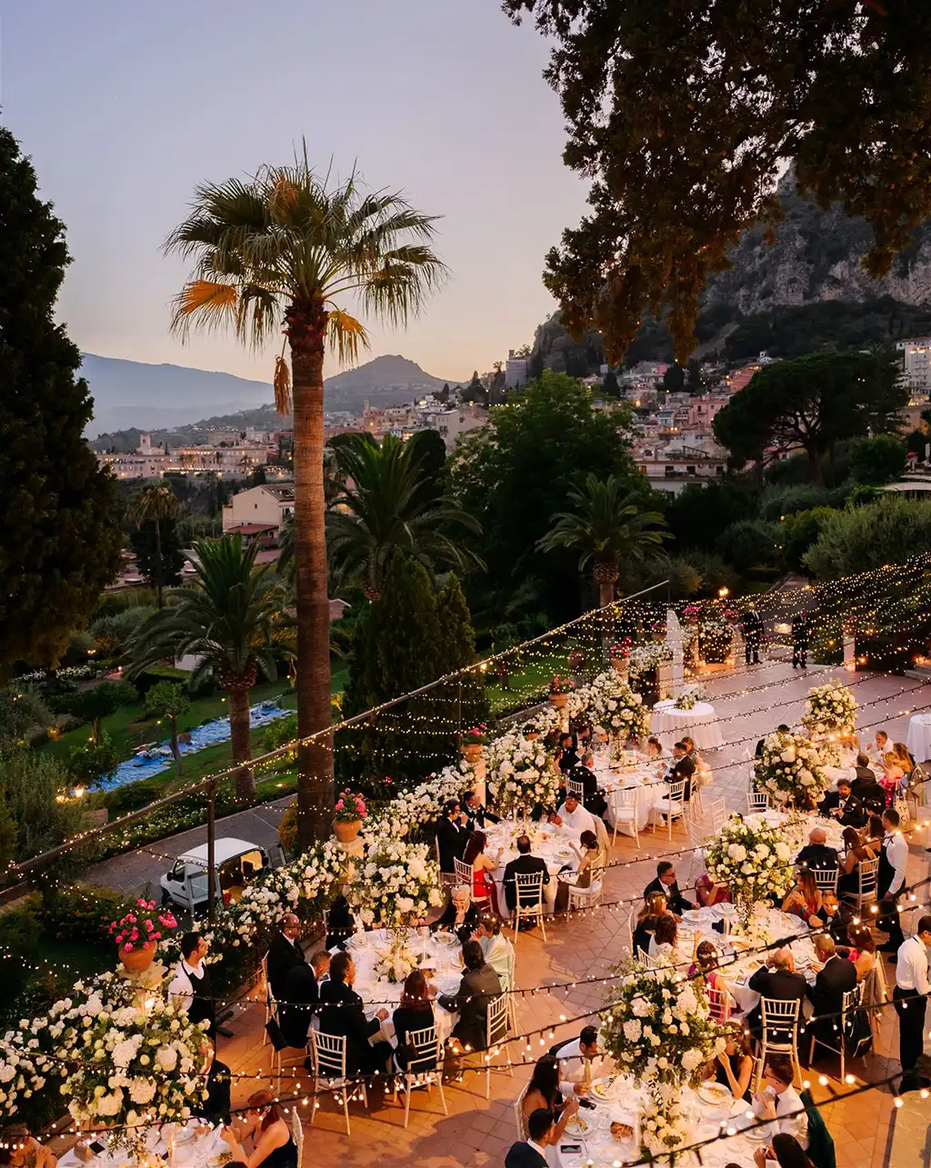 wedding-in-taormina_04 Elegant outdoor wedding dinner in Taormina at sunset with Mount Etna in the distance