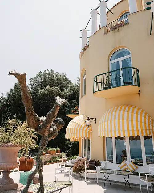 Exterior view of Il Riccio wedding venue in Capri