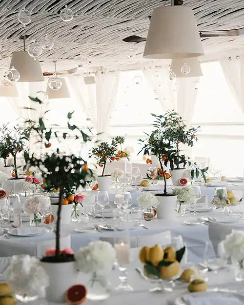 Mediterranean-inspired wedding table décor at Il Riccio in Capri